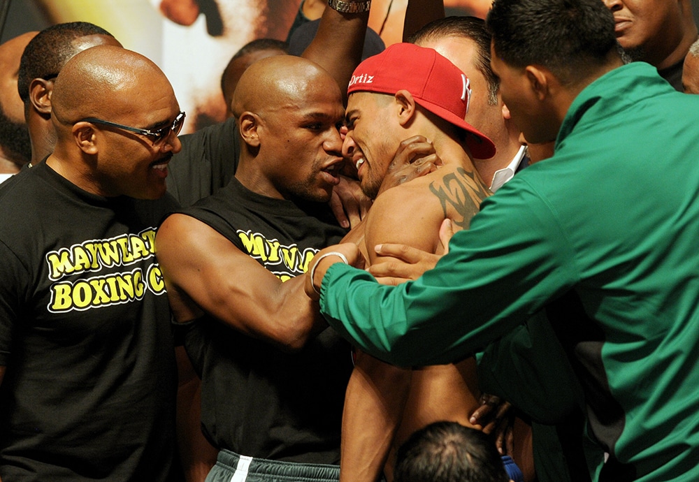 Floyd Mayweather’s 24 Most Vicious Knockouts Prove That Manny Pacquiao Is Going To Get Murdered On May 2nd