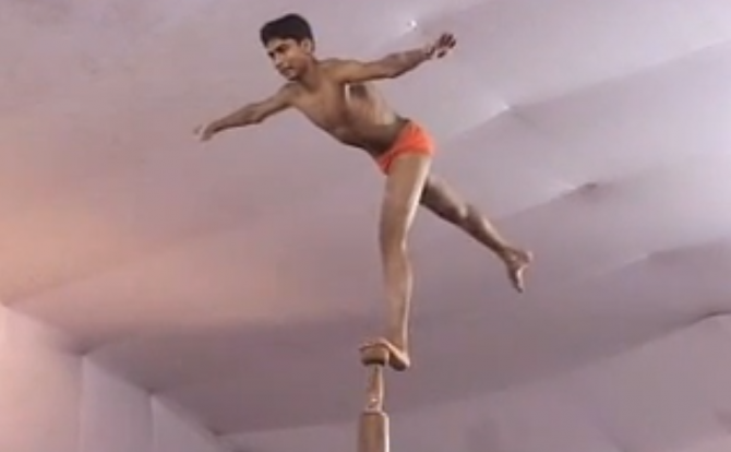 Most Extreme Pole Dance Ever