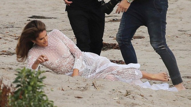 Cindy Crawford Topless - 10