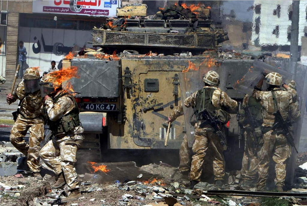Iraq War In Pictures - British Troops Under Fire