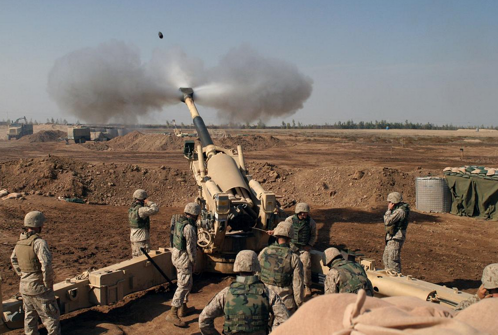 Iraq War In Pictures - Howitzer Gun