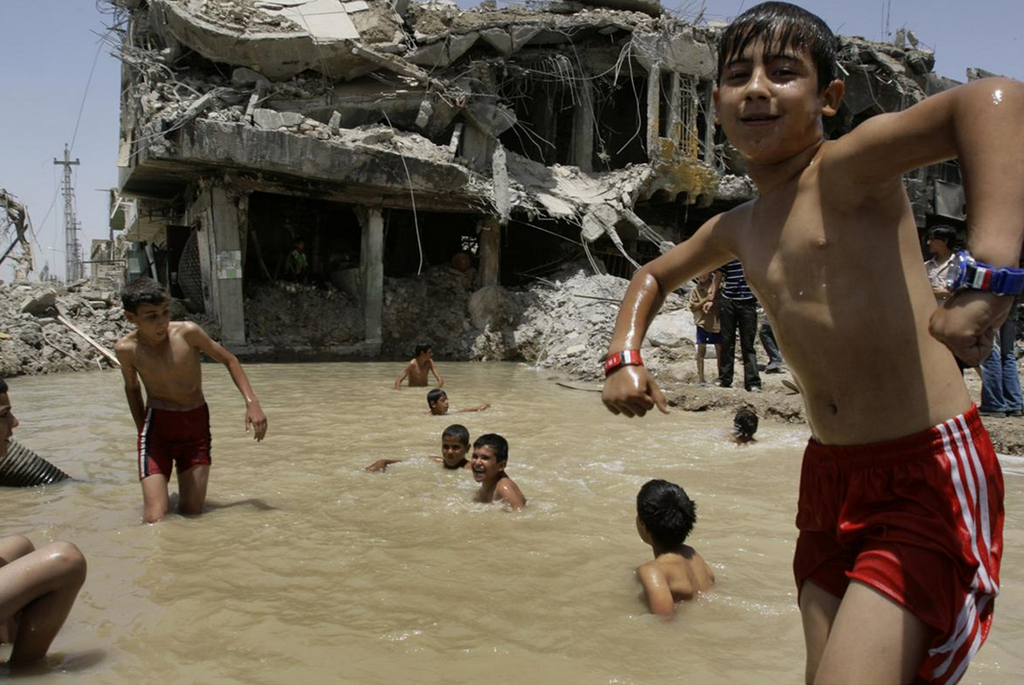Iraq War In Pictures - Kids At Play
