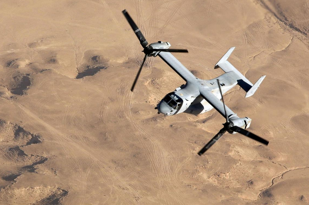 Iraq War In Pictures - Osprey Over Desert
