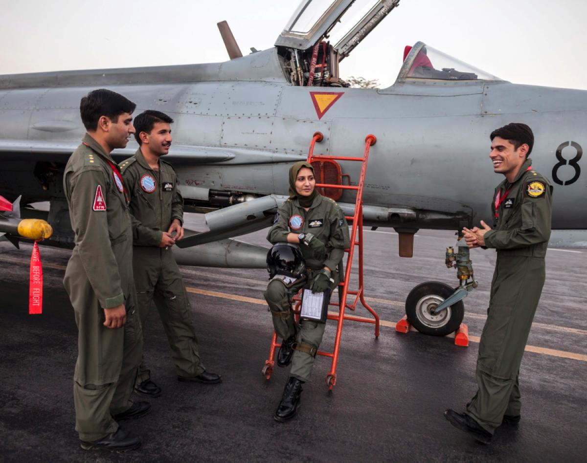 Zohra Bensemra - Pakistan Female Fighter Pilot