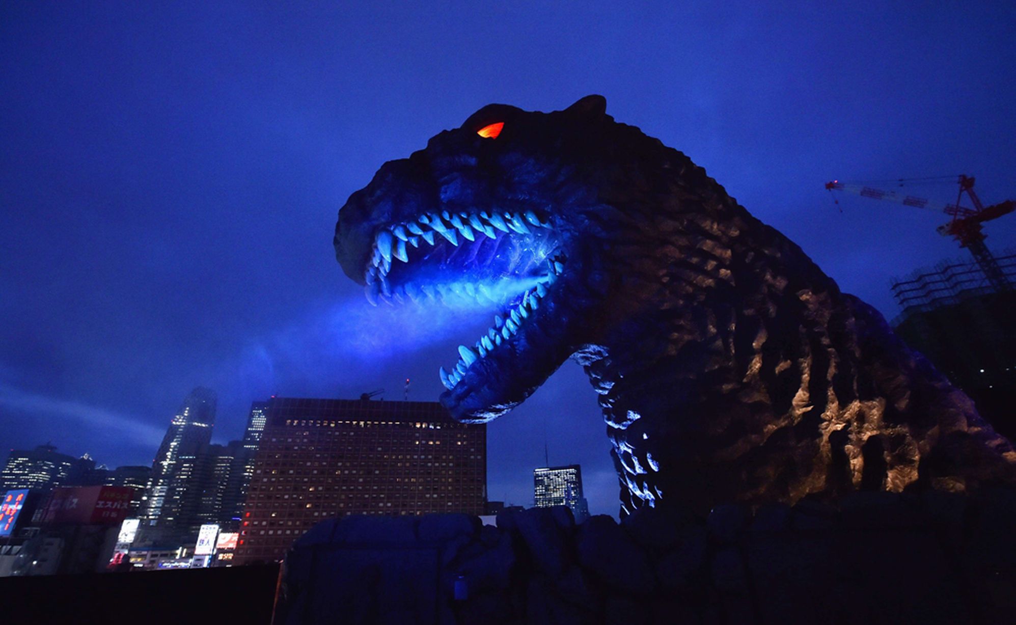 Hotel Gracery - Godzilla - Shinjuku - More Smoke