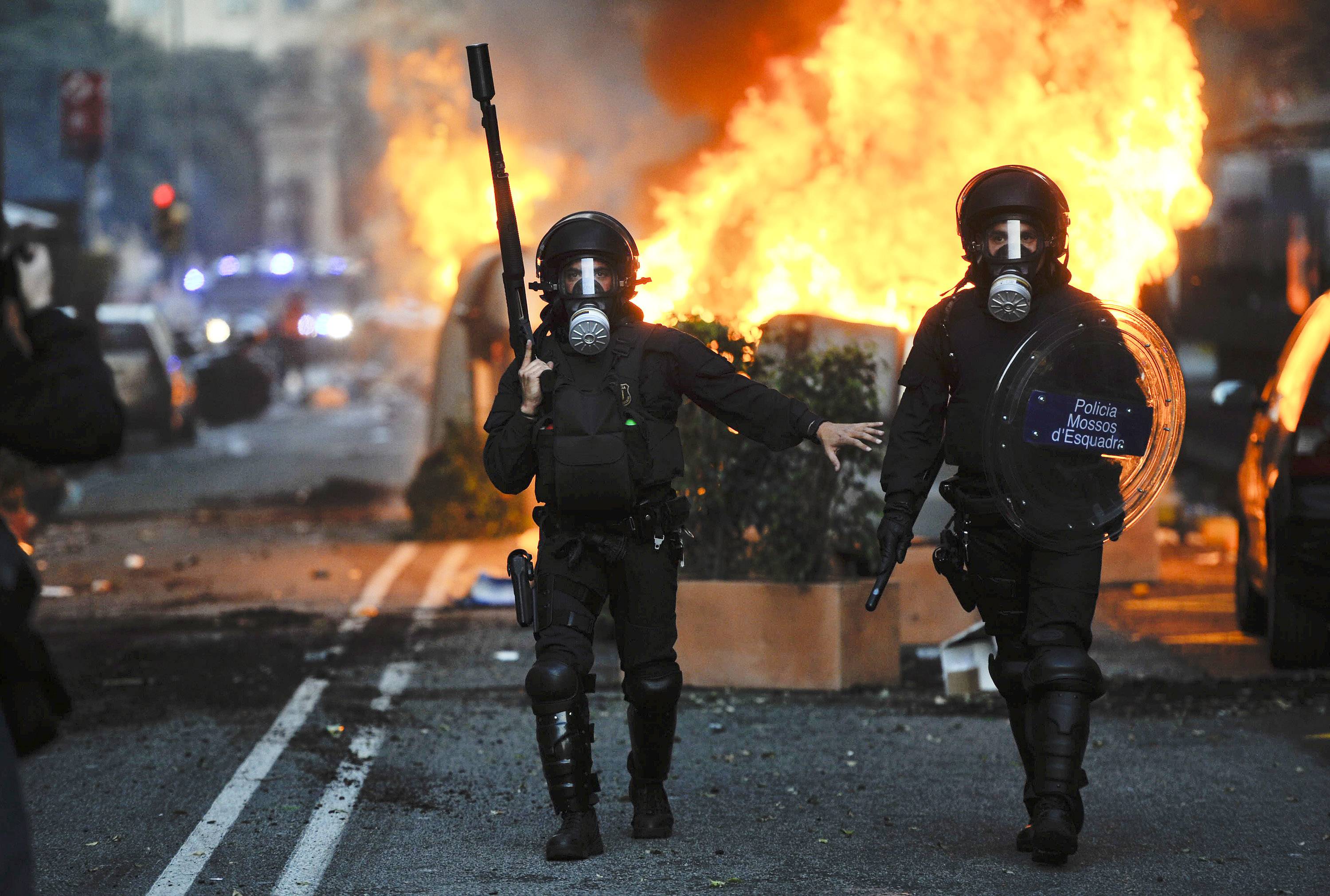 Riot Photos - Riot Police