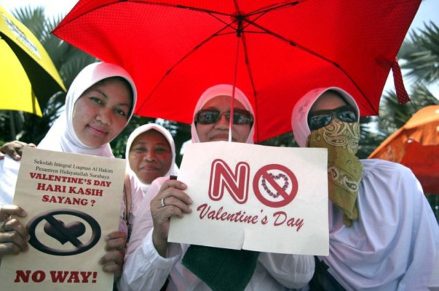 Saudi Arabia Religious Police - Valentines Day Banned