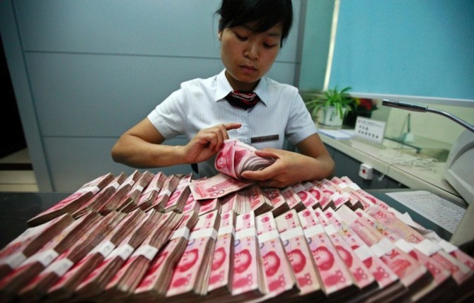 Chinese Bankers Catch STI Handling Dirty Notes