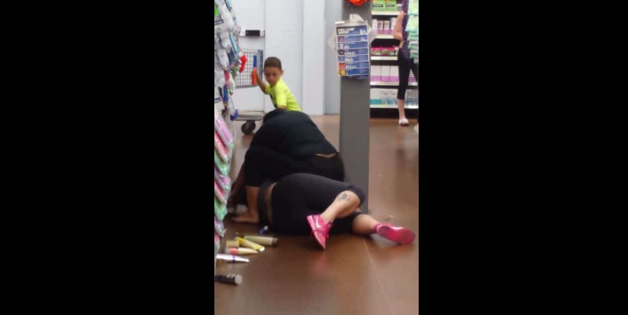 Two Women Fighting In Walmart With Little 5 Year Old Kid Getting Involved Is The Best White Trash Fight Of All
