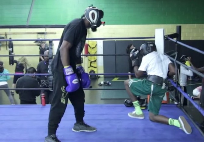 Pro Boxer Beats Up Bullying Kid