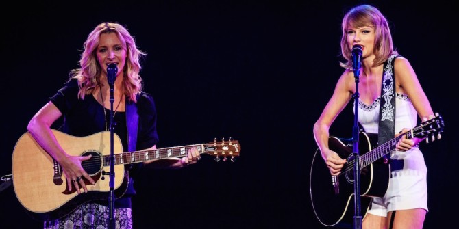 Taylor Swift Lisa Kudrow On Stage