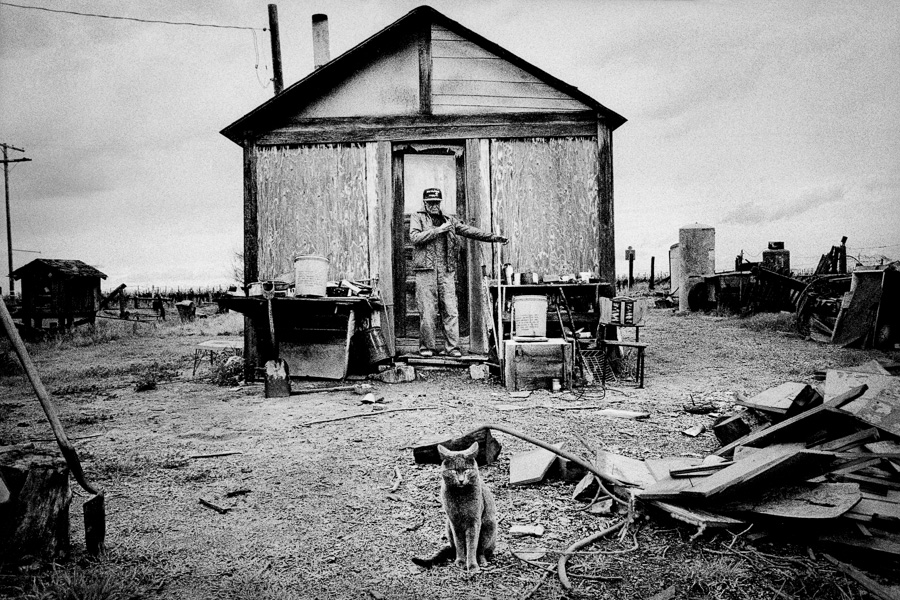 Matt Black Kingdom Of Dust - Former Cotton Migrant At Home