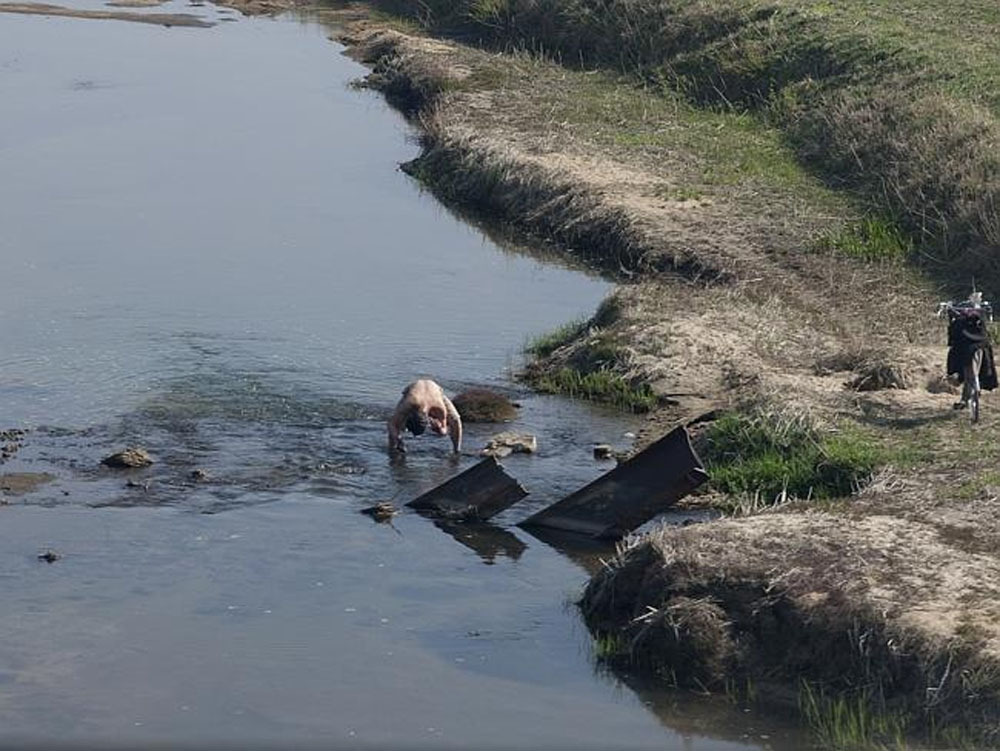 Eric Lafforgue - North Korea - Sleeping Military Worker Stream