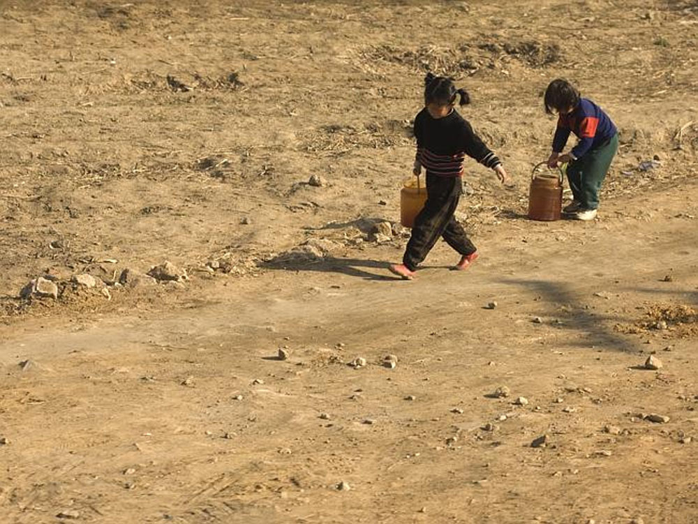 Eric Lafforgue - North Korea - Sleeping Poor Kids