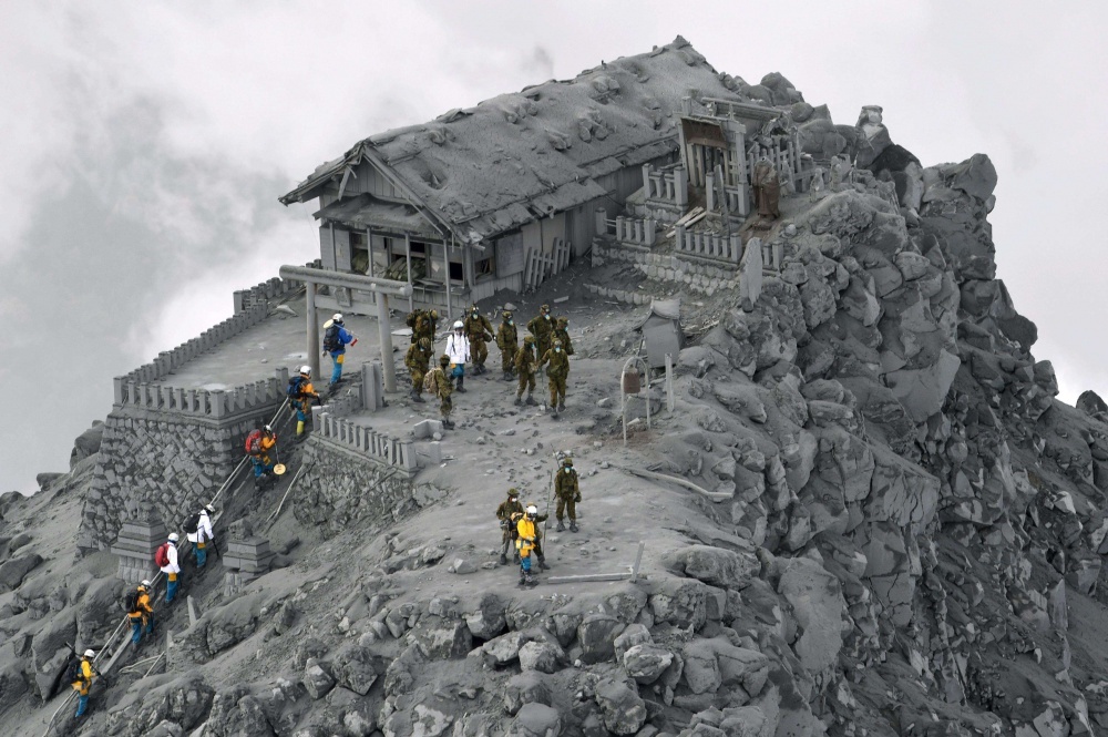 Without Photoshop - Ontake volcanic eruption, Japan