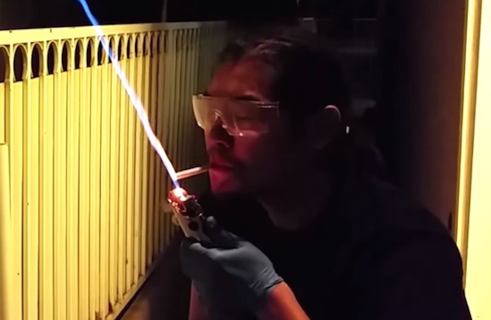 Lightsaber lighter