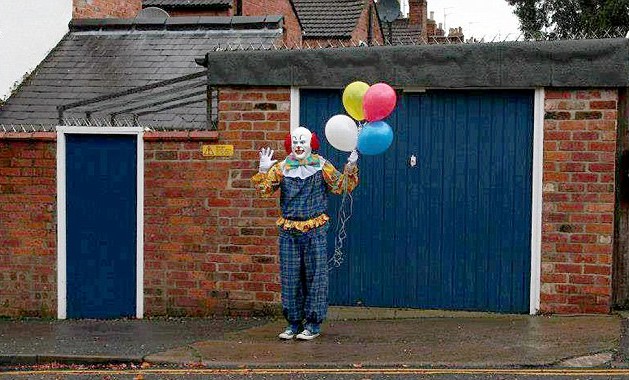 clown with balloons