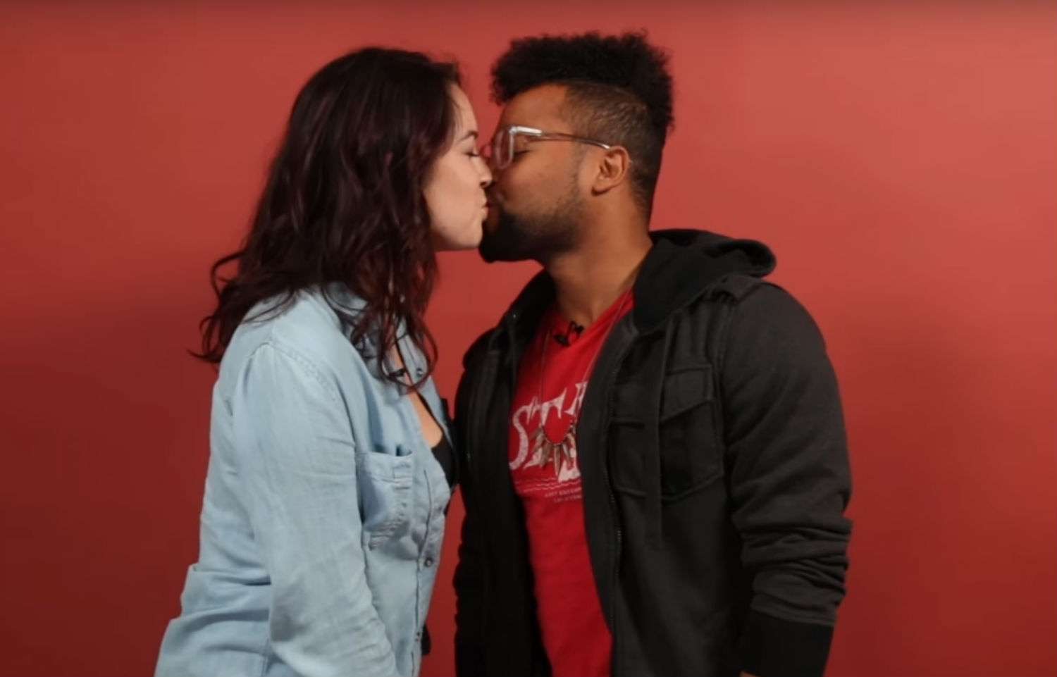 Lesbians Makeout Video