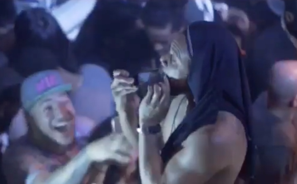 Cuba Gooding Jr Eat Cellphone
