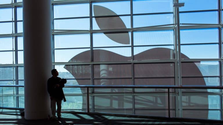Apple Invests $1 BILLION In Uber’s Biggest Rival In China