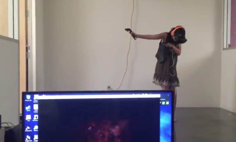 Watch This Girl Freak Out With Fear Playing Virtual Reality Zombie Game