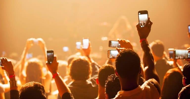 Apple’s Just Patented Technology That Will Piss Off All The Pricks Taking Photos At Concerts