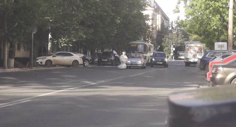 Robot Escapes Lab And Makes A Break For Freedom In Russia (VIDEO)