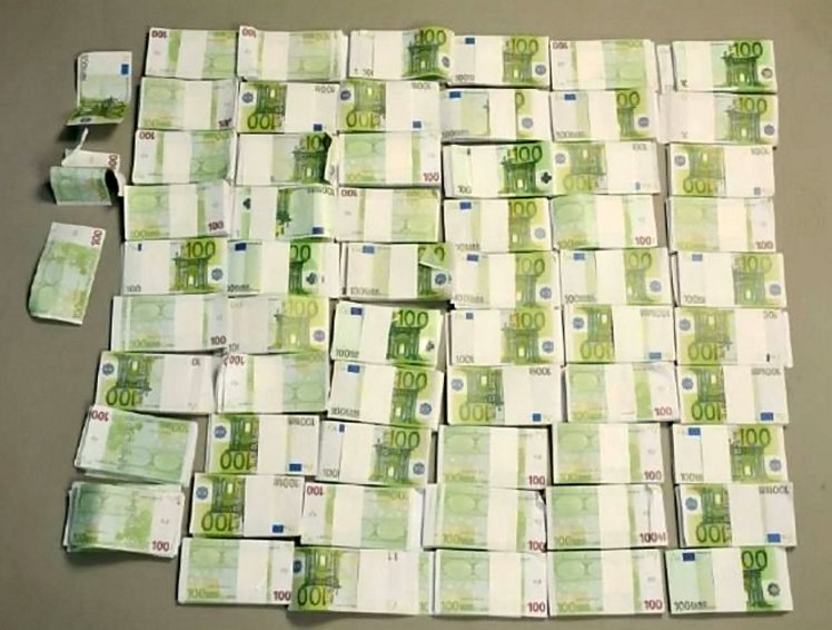 The fake cash which was used in the 'Monopoly money' fraud case which has been heard at Bristol Crown Court. See SWNS story SWFAKE; Five people, including four from the same family, have been jailed for their parts in fraud, theft and money laundering offences. øThis follows an investigation into organised frauds, including an elaborate fraud in Bristol, where a jeweller lost £420,000 worth of diamonds, diamond rings and watches, another in London where a jeweller was defrauded to the value of øÄ7.7million, a £250,000 theft in Wiltshire and a £200,000 theft in Leeds. øBristol Crown Court heard that in the Bristol fraud a jeweller from South Wales met members of the group at the Marriott Hotel, Lower Castle Street in August 2014. øThe offenders paid the jeweller a bankerís draft for the diamonds and apparently genuine Euros for the watches. After a problem was discovered with the bankerís draft, it was agreed he would be given Euros as security to cover the value of the draft, until it was corrected the next day.