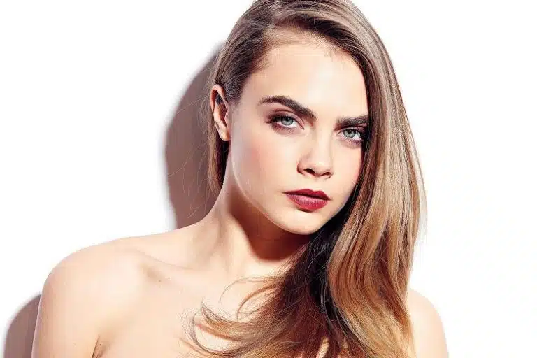 Cara Delevingne Complained To A Flight Attendant That A Passenger Wouldn’t Stop Watching Her Have Sex On Plane