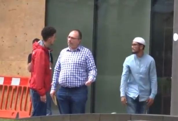 Man-filmed-racially-abusing-praying-Muslim-to-see-how-people-would-react