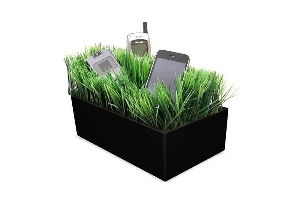 Awesome Gadgets - Grassy Phone Charger