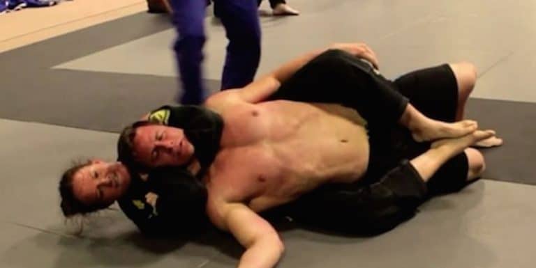 bodybuilder-choked-out