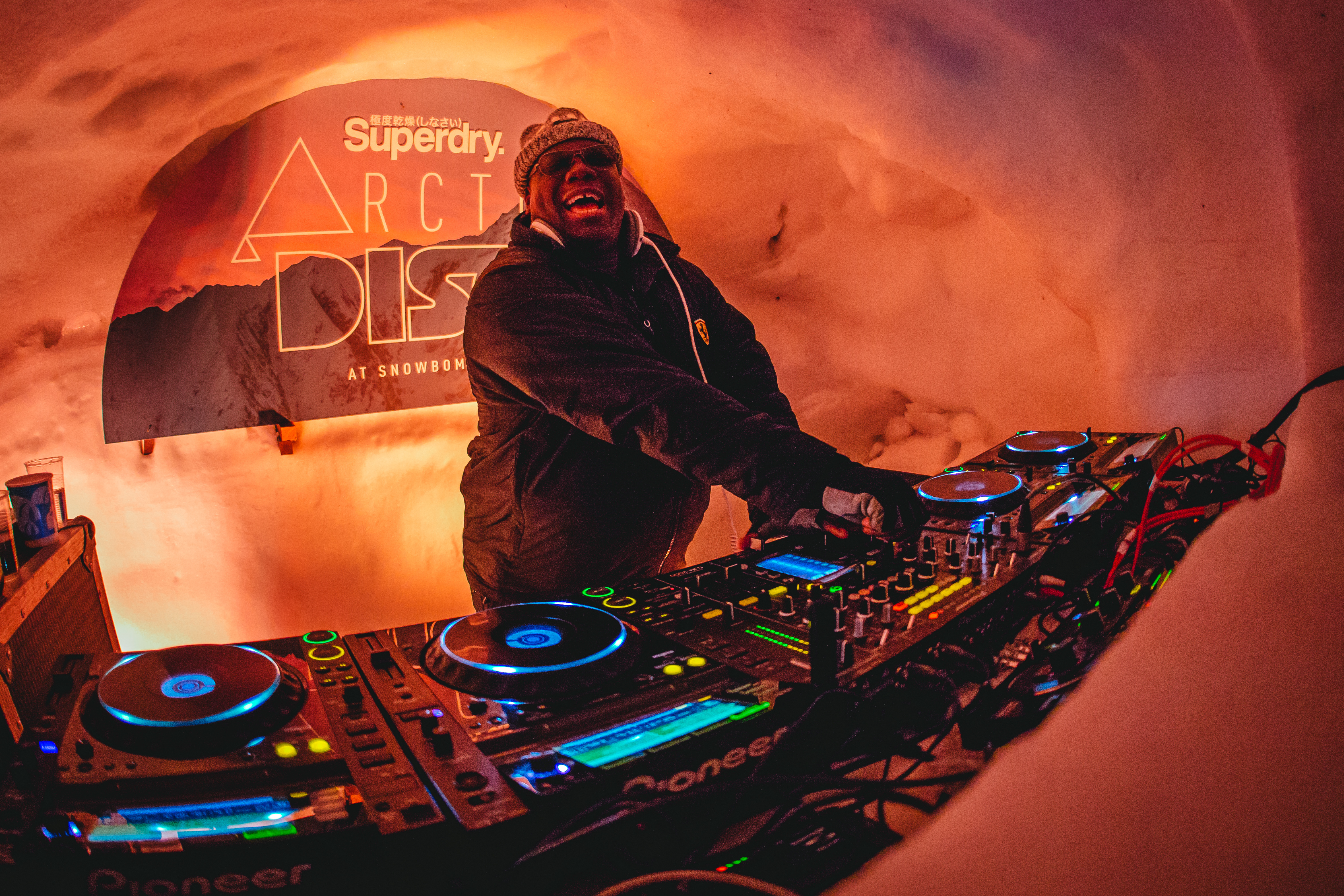 snowbombing-igloo-party
