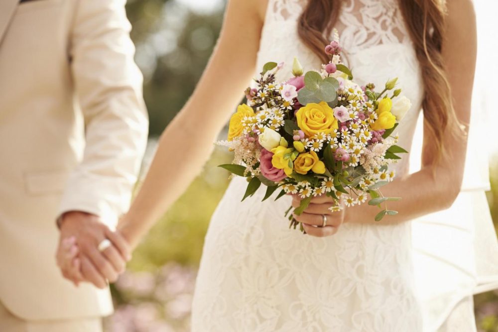 married-couple-bouquet