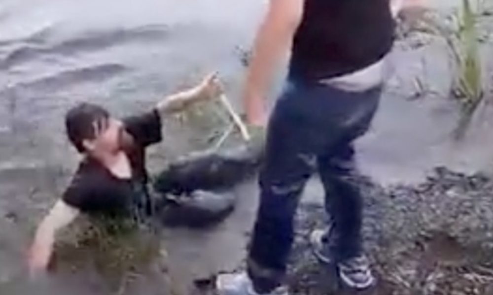 drunk-river-fight