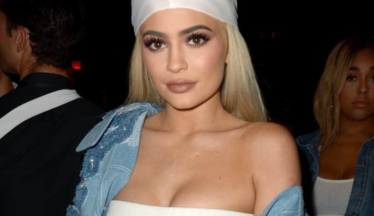 Kylie Jenner Just Went Next Level With Her 2017 Calendar (PHOTOS)