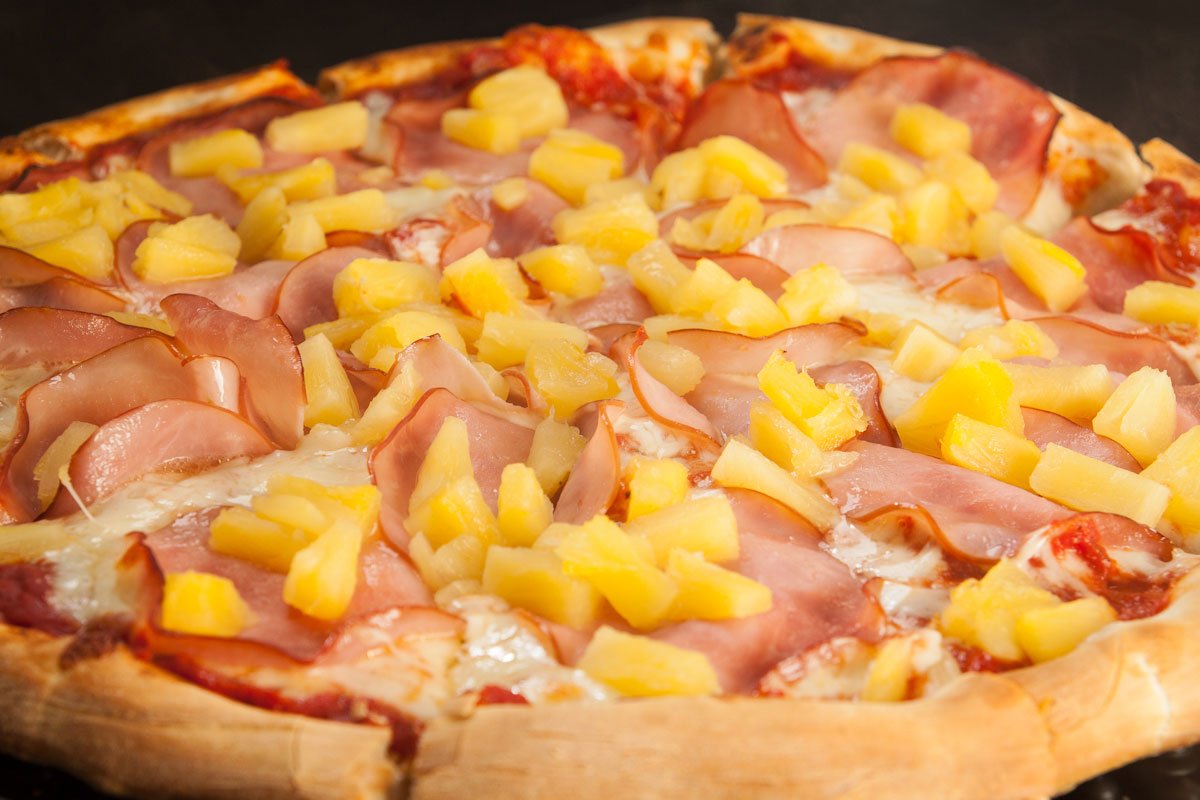 Pineapple pizza