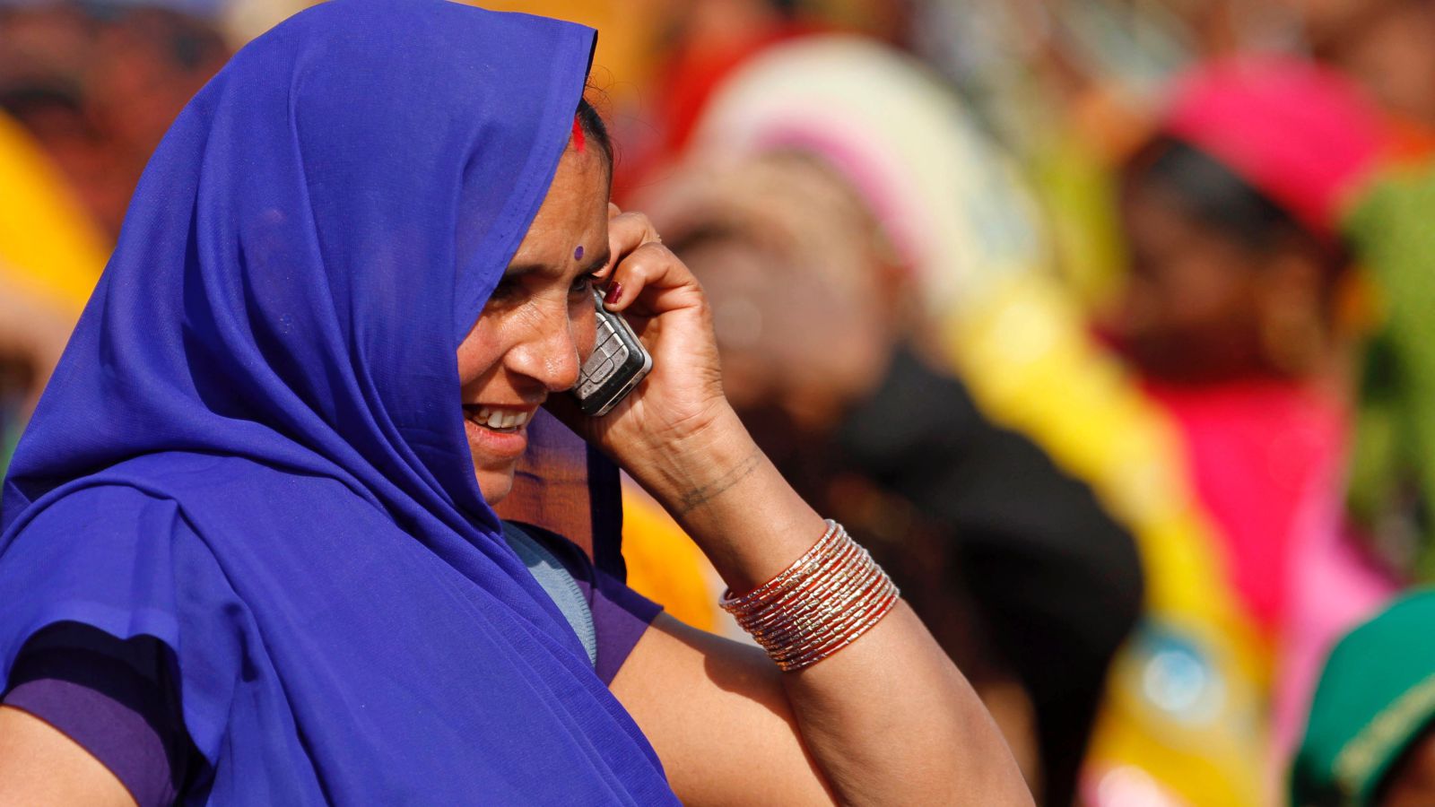 Indian Town Bans Cellphones For Women To Prevent Them From Having ... picture