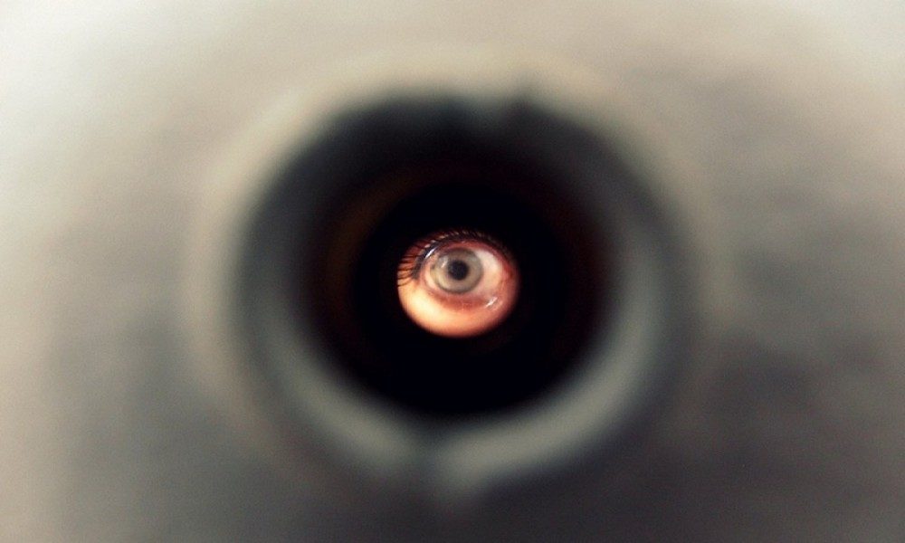 Peephole eye