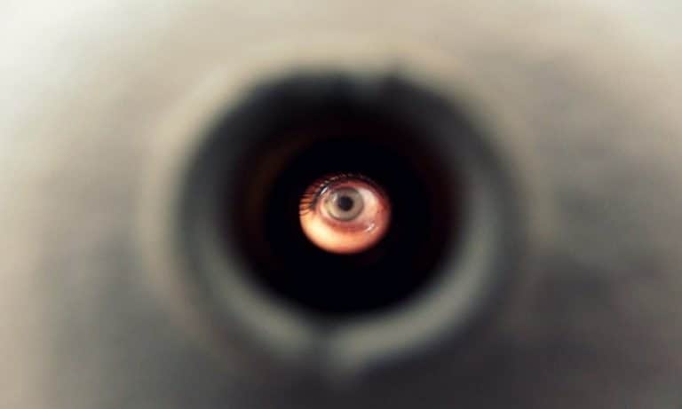 Peephole eye