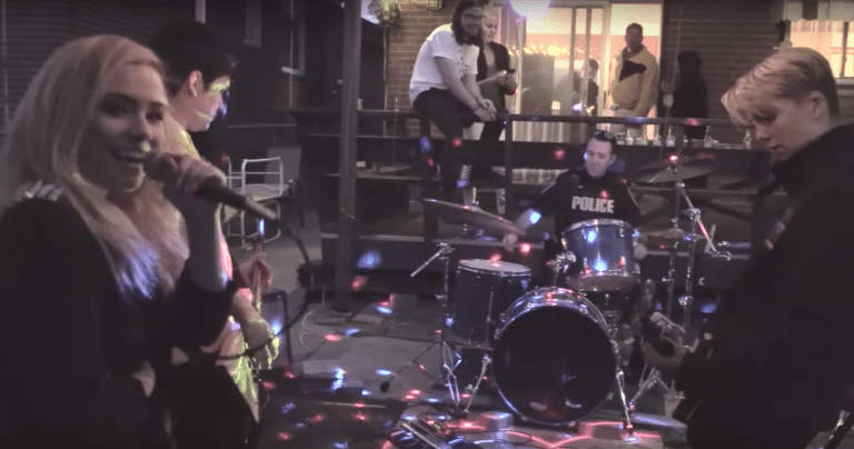 Police Are Called To Shut Down House Party; Join In For A Jam Instead (VIDEO)