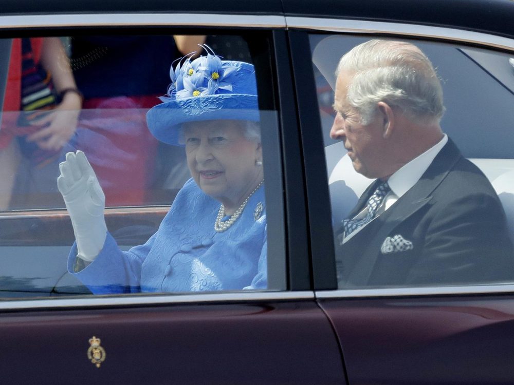 queen-in-car