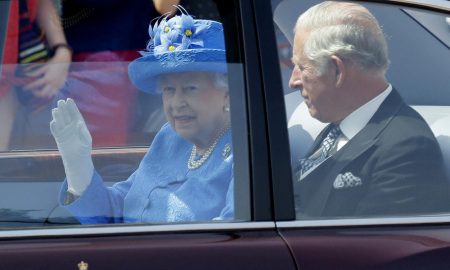 queen-in-car