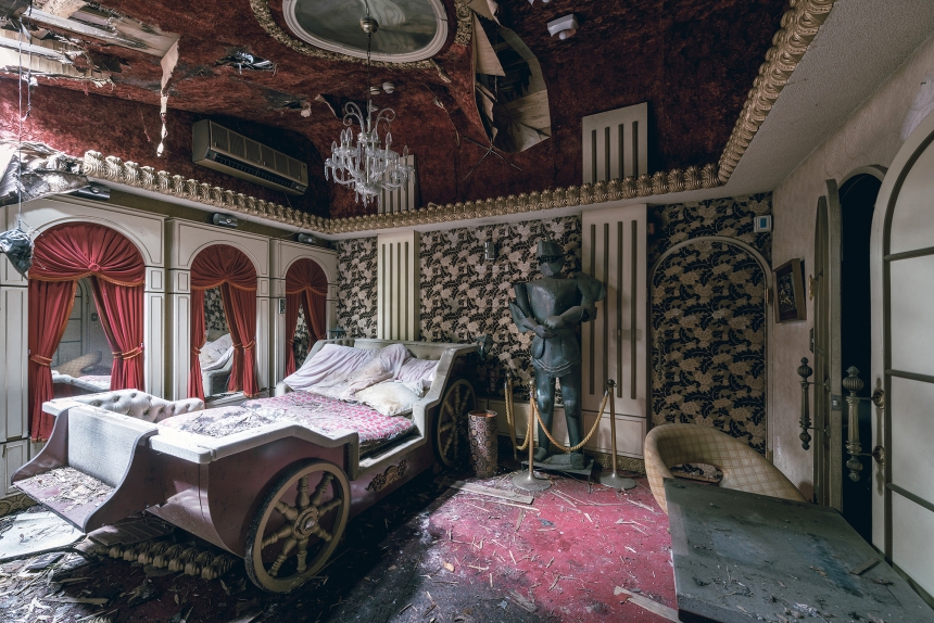 Japan abandoned love hotel 6