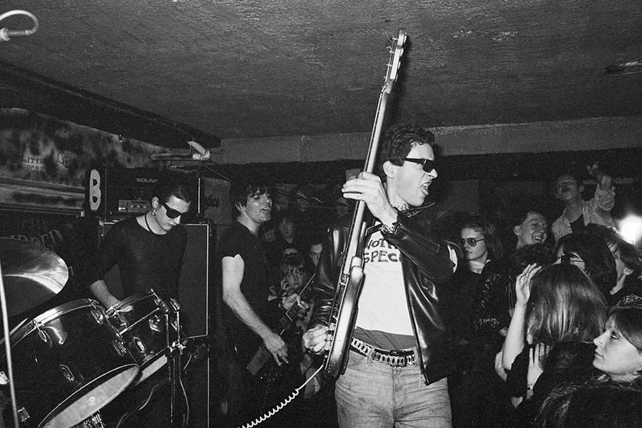 Check Out These Rare Photographs From The 1970s British Punk Scene ...