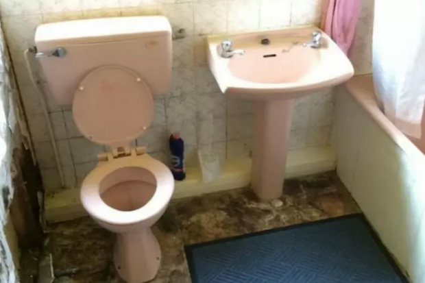 Worst bathroom1