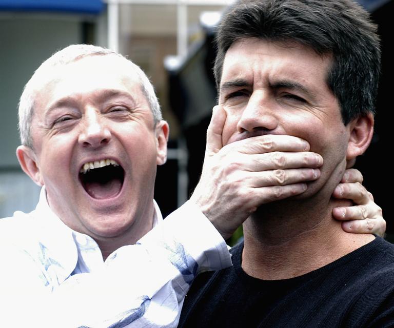 gallery_louis-walsh-simon-cowell-hand