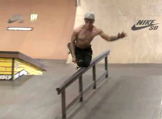 Skateboarder no legs