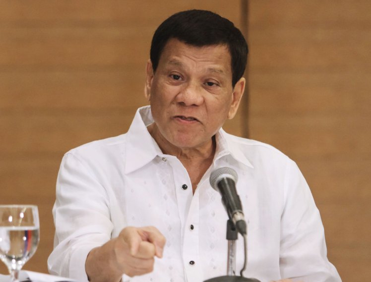Philippine President Rodrigo Duterte ges