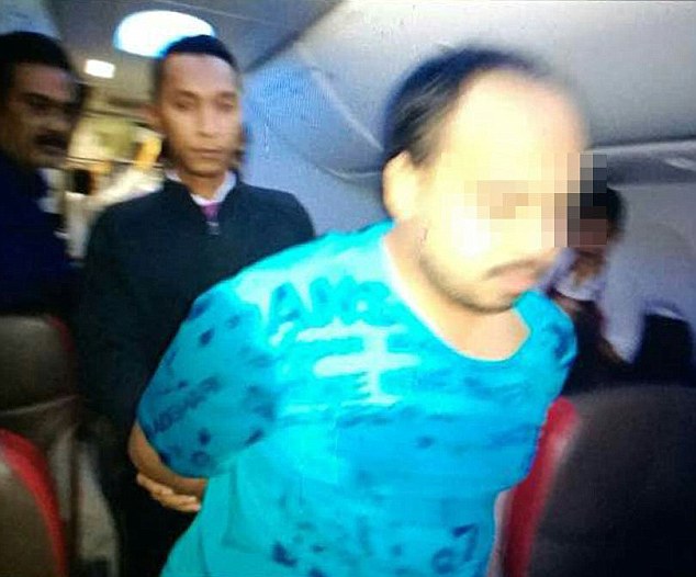 634px x 526px - Passenger Arrested For Getting Naked To Watch Porn On His ...